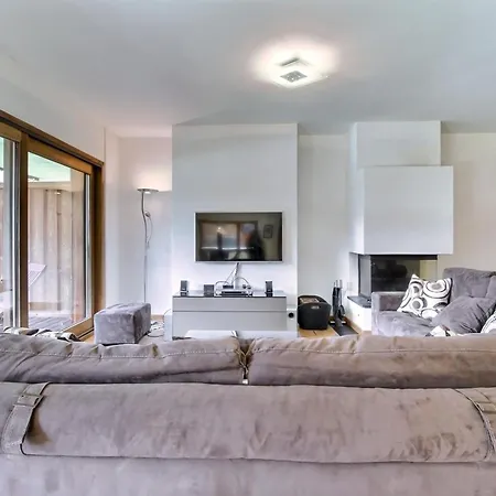 Spacious Next To Cable Car Lodge 6 Champery