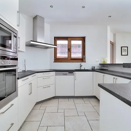 6, Next To Cable Car 公寓