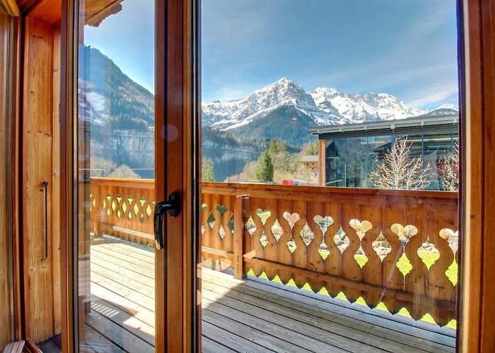 6, Next To Cable Car アパート *