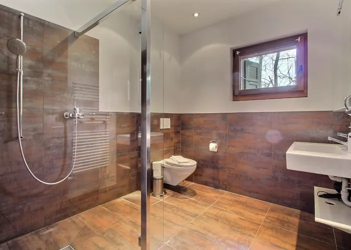 6, Next To Cable Car シャンペリー