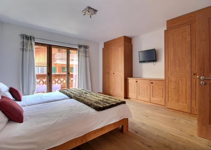 6, Next To Cable Car シャンペリー