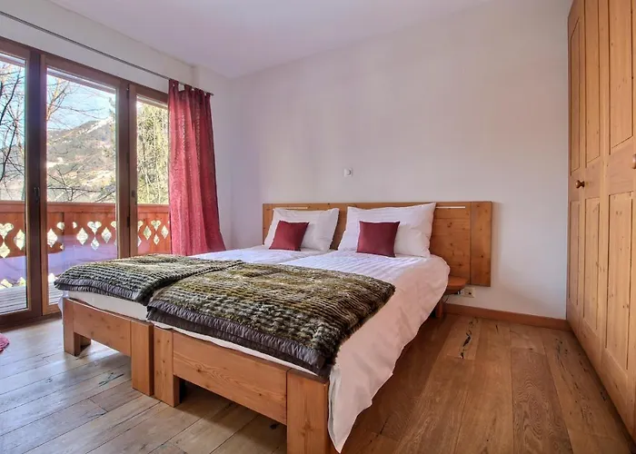 6, Next To Cable Car