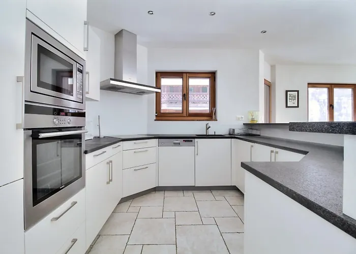 6, Next To Cable Car 公寓